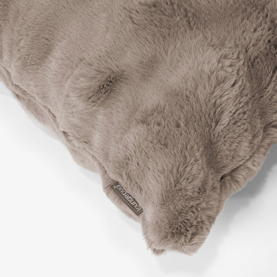 Poszewka na poduszkę ozdobna prostokątna 35 x 50cm - Sztuczne futro Bąbelkowe Mysi 02