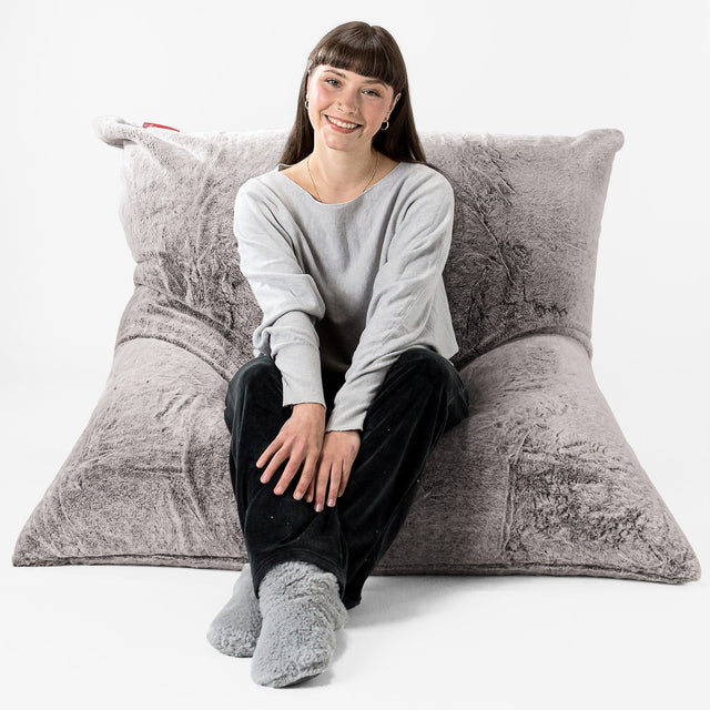 Bardzo duża pufa XXL - Sztuczne futerko z królika Jasna szarość 01