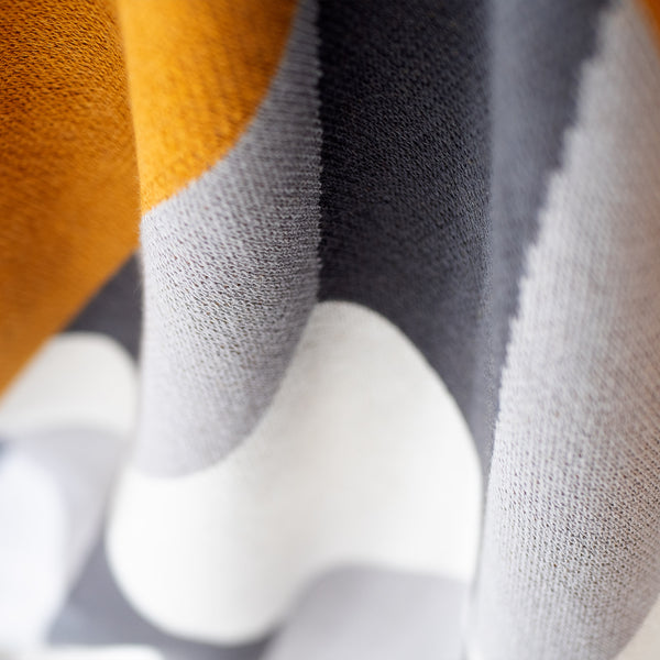 Narzuta / koc - Dzianina Poligony Fabric Close-up Image