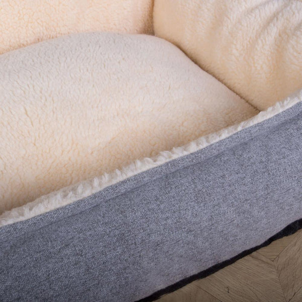 Piankowe legowisko dla psów Nest Ortopedyczna Memory - Wełna Interalli Srebro Fabric Close-up Image