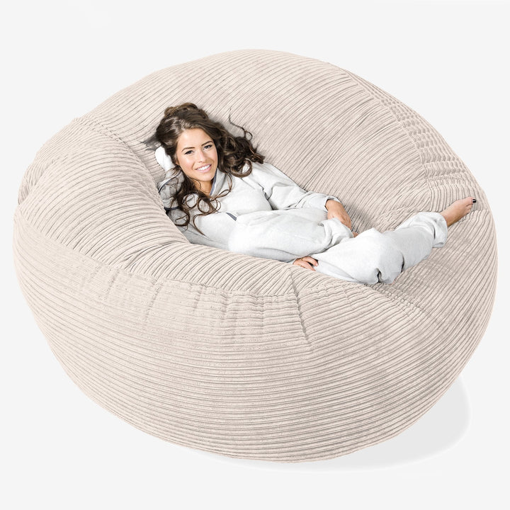 Sofa pufa XXL Mega Mammoth - Klasyczny sztruks Kość słoniowa 01