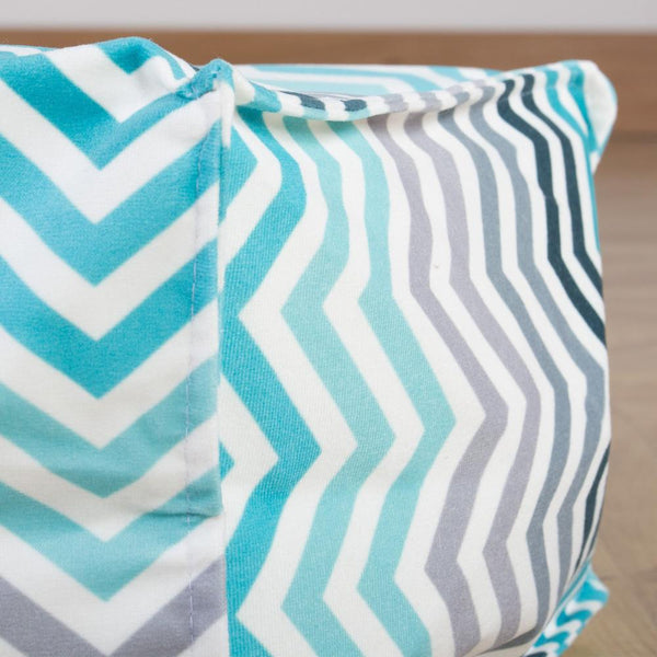 Bardzo duża pufa XXL - Nadruk geometryczny Chevron turkus Fabric Close-up Image
